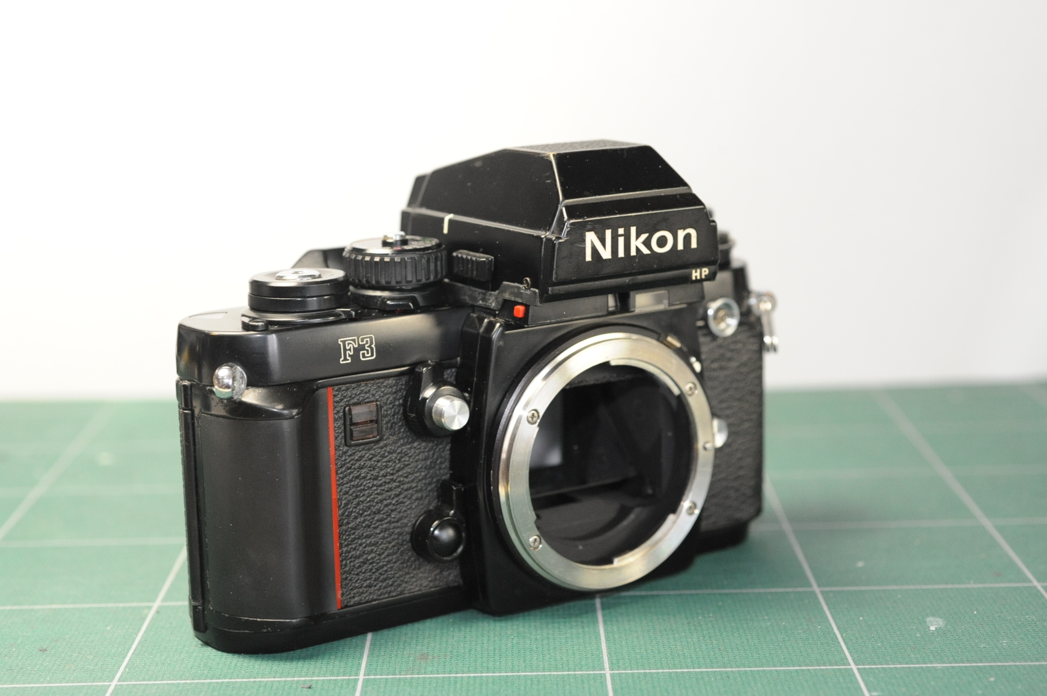 ニコンF3のカメラ修理 | カメラ修理のヨコタカメラ